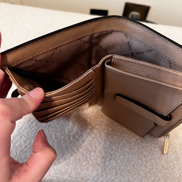 Michael Kors Wallet - Picture 8 of 8